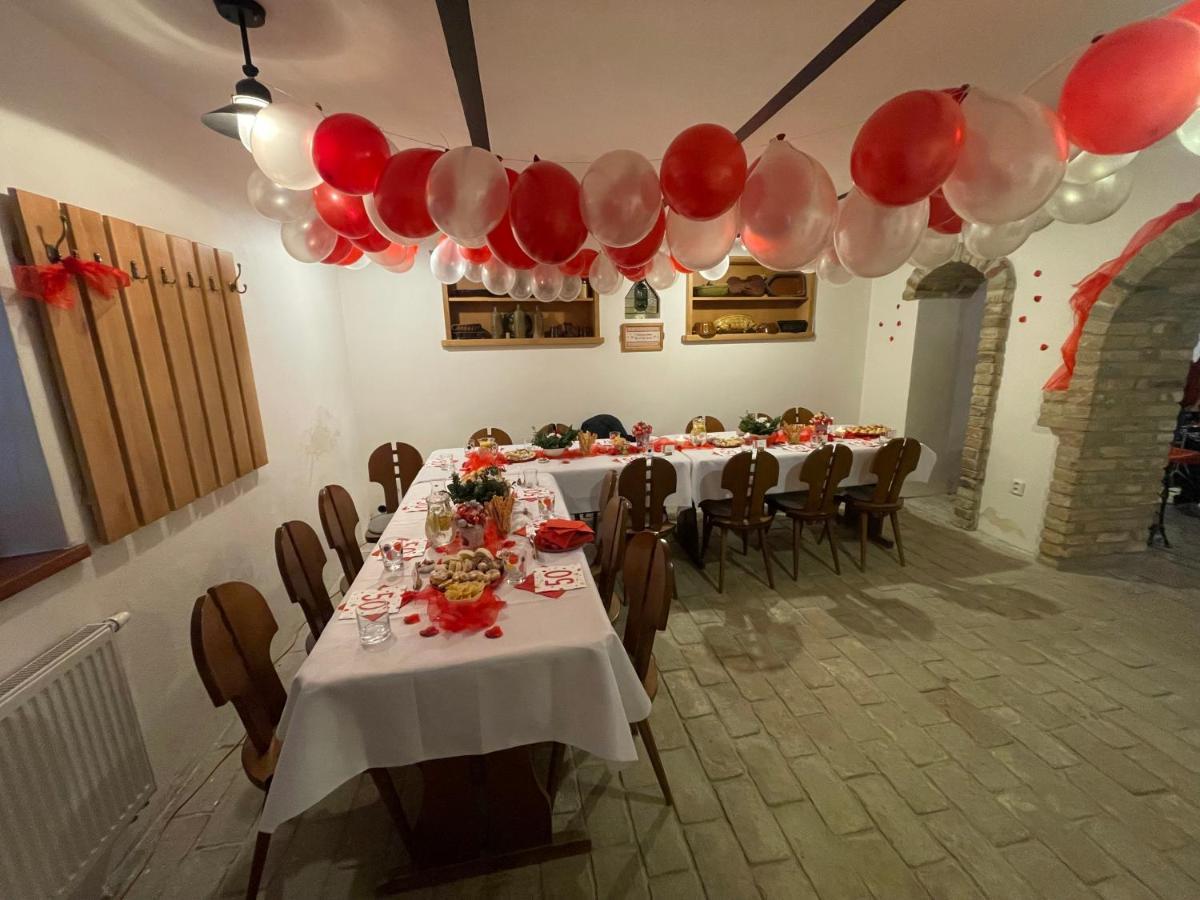 Alva Pension 1 Mikulov Kültér fotó