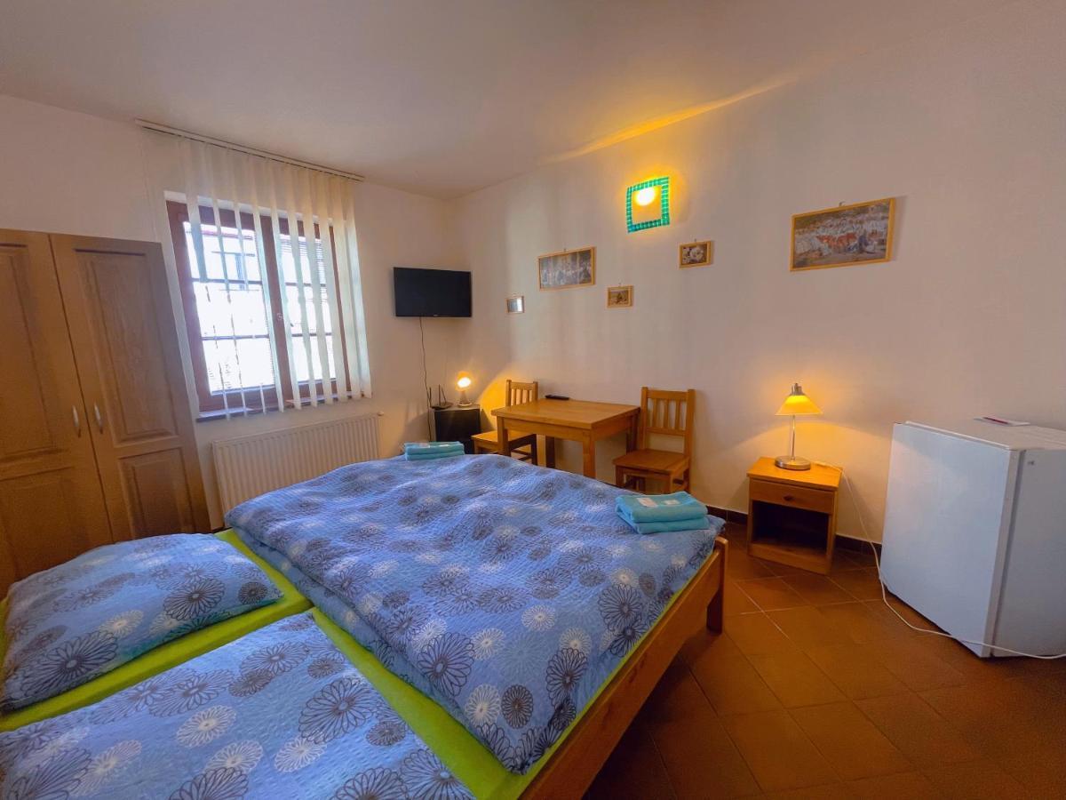 Alva Pension 1 Mikulov Kültér fotó